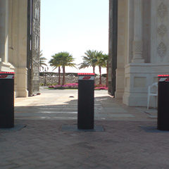 semiautomatic bollards positioned in front of a government building as a security against unauthorized intrusions